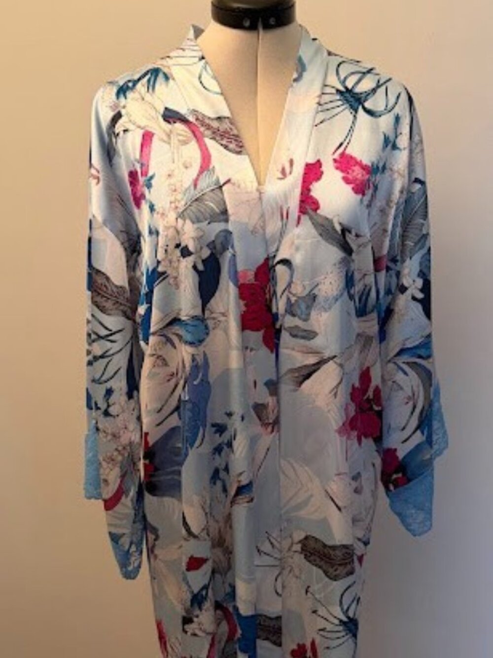 Linea Donatella women`s ayanna satin Lace-Trim robe size S/M